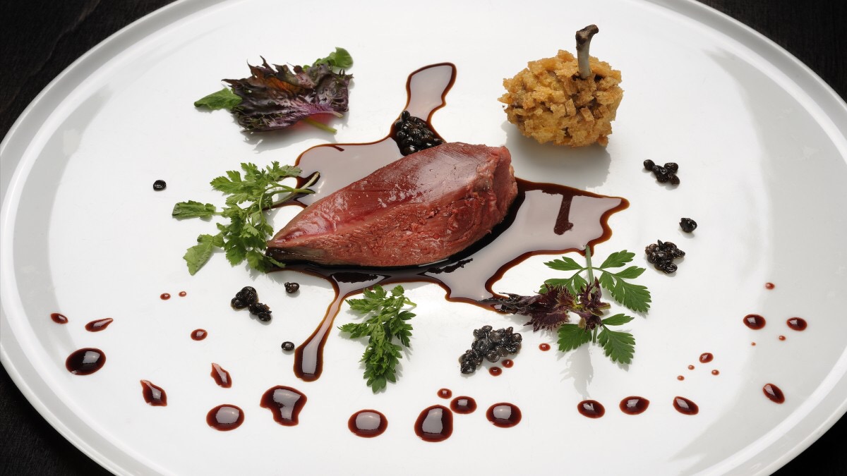 O Osteria Francescana, com seus belíssimos pratos que parecem obras de arte, caiu uma posição, ficando no segundo lugar esse ano. (crédito: divulgação). O Osteria Francescana, com seus belíssimos pratos que parecem obras de arte, caiu uma posição, ficando no segundo lugar esse ano. (crédito: divulgação).