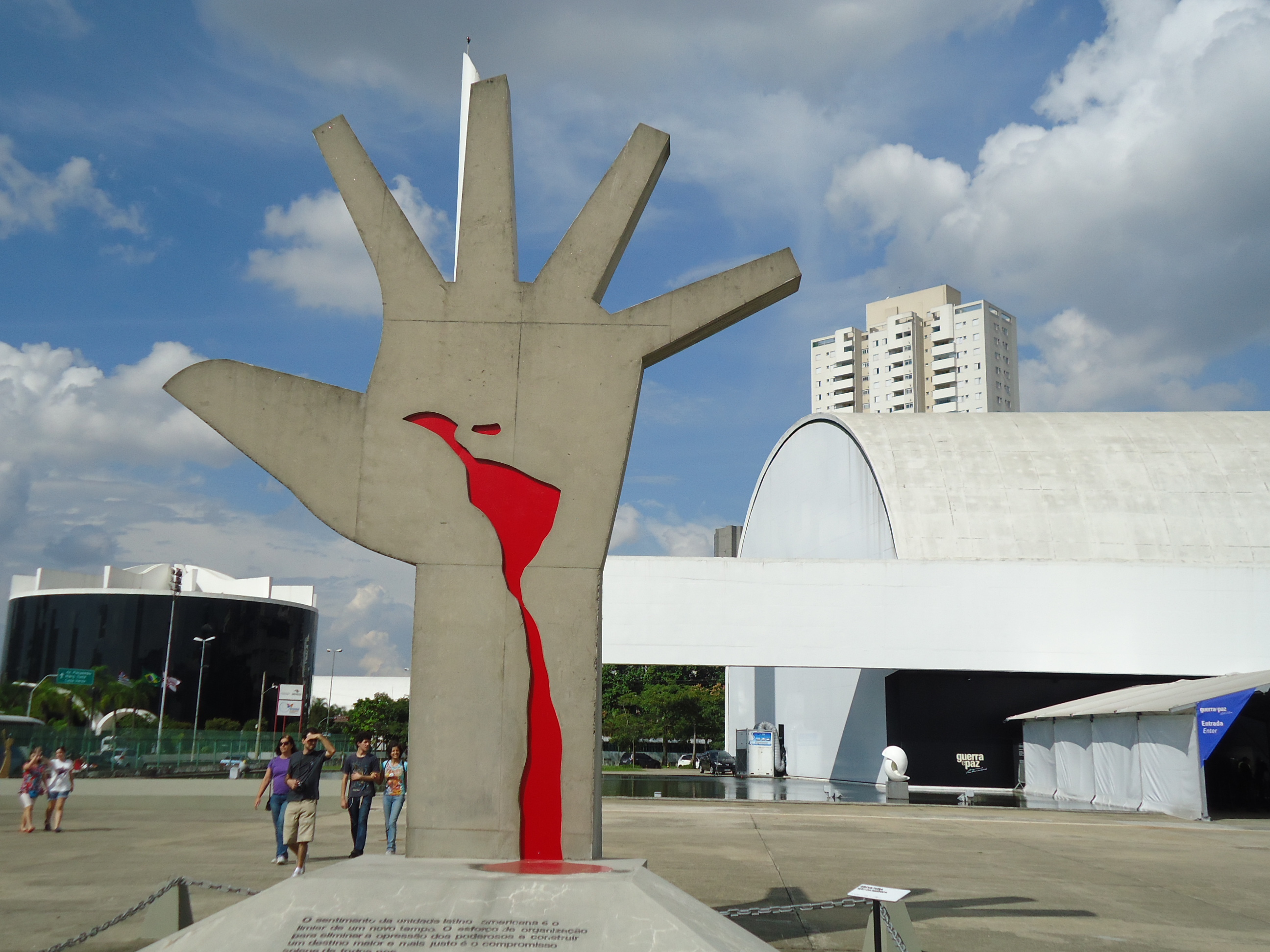 O Memorial da América Latina, desenhado pelo ícone Oscar Niemeyer, recebe a BienalSur. (crédito: divulgação).